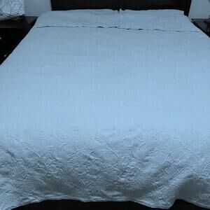 Pottery Barn Full/Queen Coverlet + 2 Euro Shams Blue Floral Matelassé Portugal